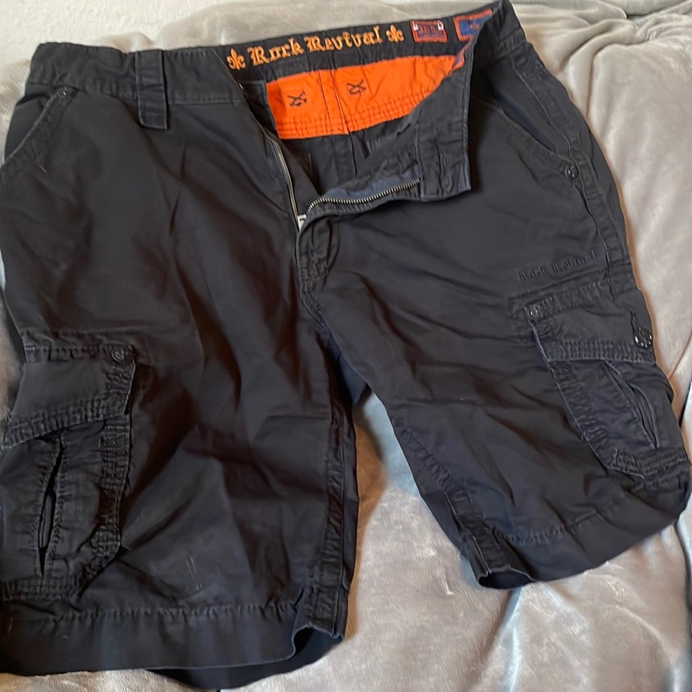 Euc. Men’s. Rock revival. Cargo short. Size 36. Black